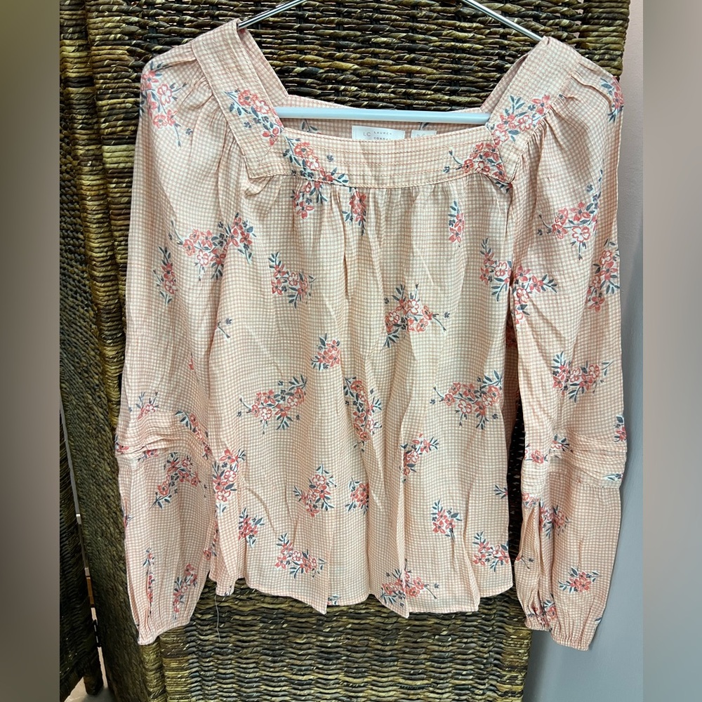 Lauren Conrad- Shirt with Ruffle arm sleeves, Size: XS, Pre -‎ Owned